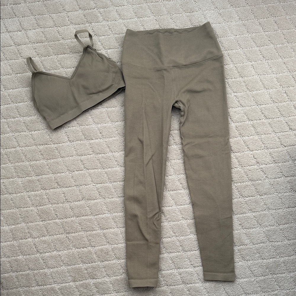 Spiritual Gangster Olive bra and leggings set size S